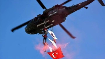 Çelik Kanatlar ve Jandarma Mehteran Takımı, Kırıkkale'de gösteri sundu