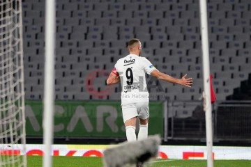 Cenk Tosun, Süper Lig'de gol sayısını 9'a çıkarttı