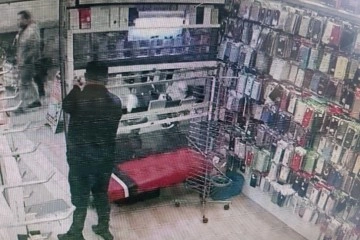 Cep telefonu hırsızı önce kameraya, sonra polise yakalandı