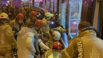 Cevizlibağ'da tramvayın çarptığı kişi elinden ağır yaralandı