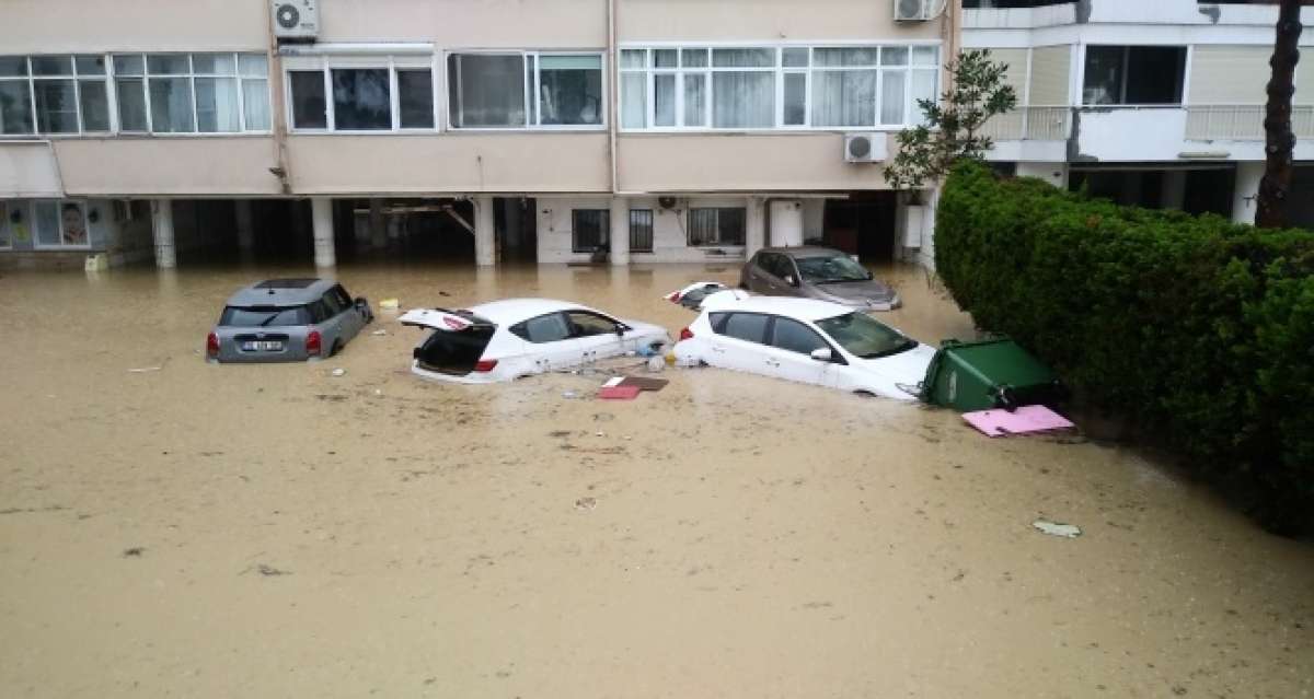 Çevre ve Şehircilik Bakanı Kurum'dan İzmir'deki sel ile ilgili açıklama