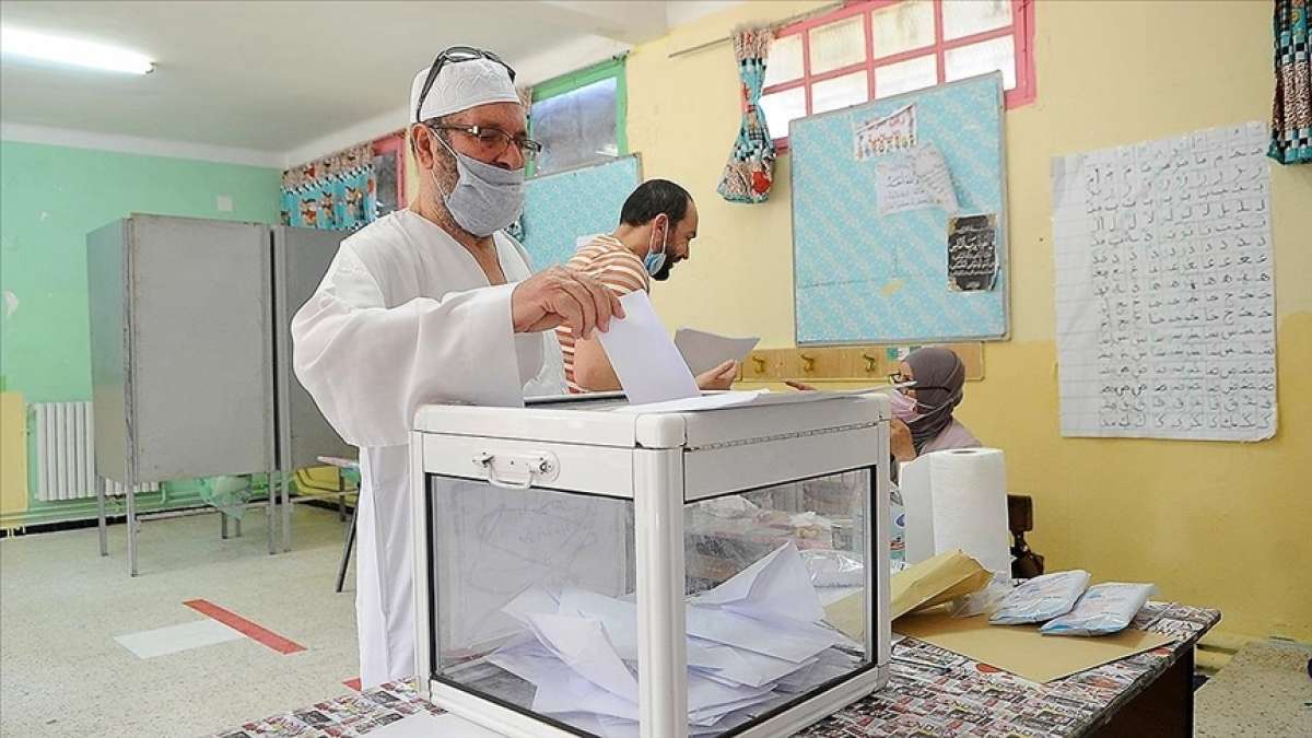 Cezayir genel seçimlerinde geleneksel partilerin Meclisteki ağırlığı azaldı