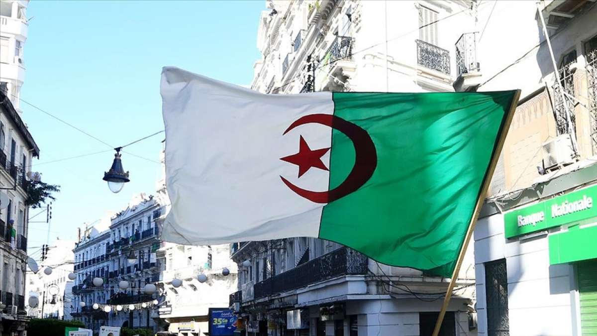 Cezayir'de erken genel seçim için propaganda dönemi başladı