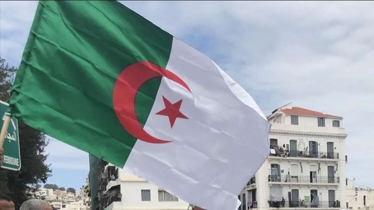 Cezayir'de Eymen bin Abdurrahman liderliğinde yeni hükümet kuruldu