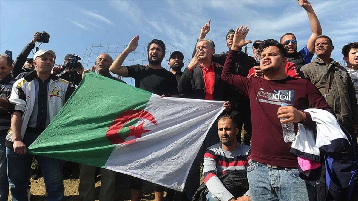 Cezayir'de 'Hirak' protestoları, başlangıcındaki 'taleplerle' iki yıldır ar