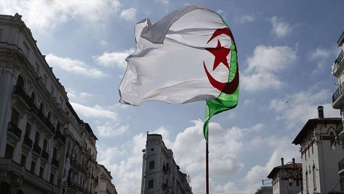 Cezayir'deki Ulusal Kurtuluş Cephesi kurulacak hükümete destek vereceğini açıkladı