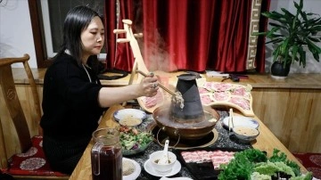Çin’de 'kaynar kapta' yemek kültürü bin yıllar öncesine dayanan geleneği yaşatıyor