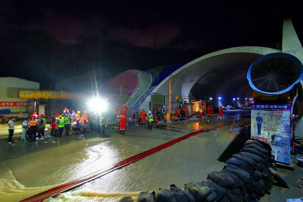 Çin'de tünelde mahsur kalan 14 işçinin cansız bedenine ulaşıldı