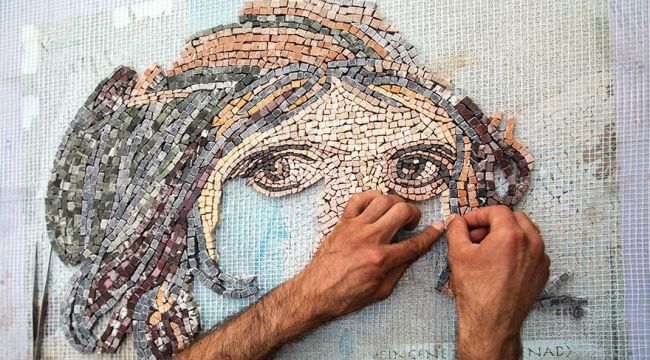 "Çingene Kızı" mozaiğinin 12 parçasının kopyaları sergilenmek üzere ABD'ye gönderildi