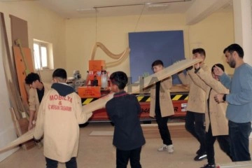 Cirosuyla fabrikaları ge&ccedil;en okul