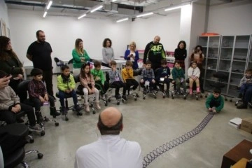 &Ccedil;ocuklar &uuml;niversiteyi deneyimledi