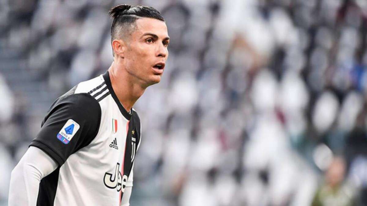 Cristiano Ronaldo, 3 farklı kulüp ile Milli Takım'da 100 gol atan ilk futbolcu oldu