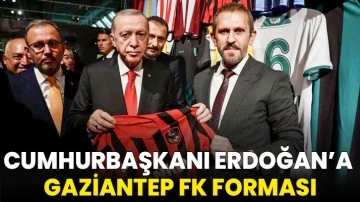 Cumhurbaşkanı Erdoğan’a Gaziantep FK forması