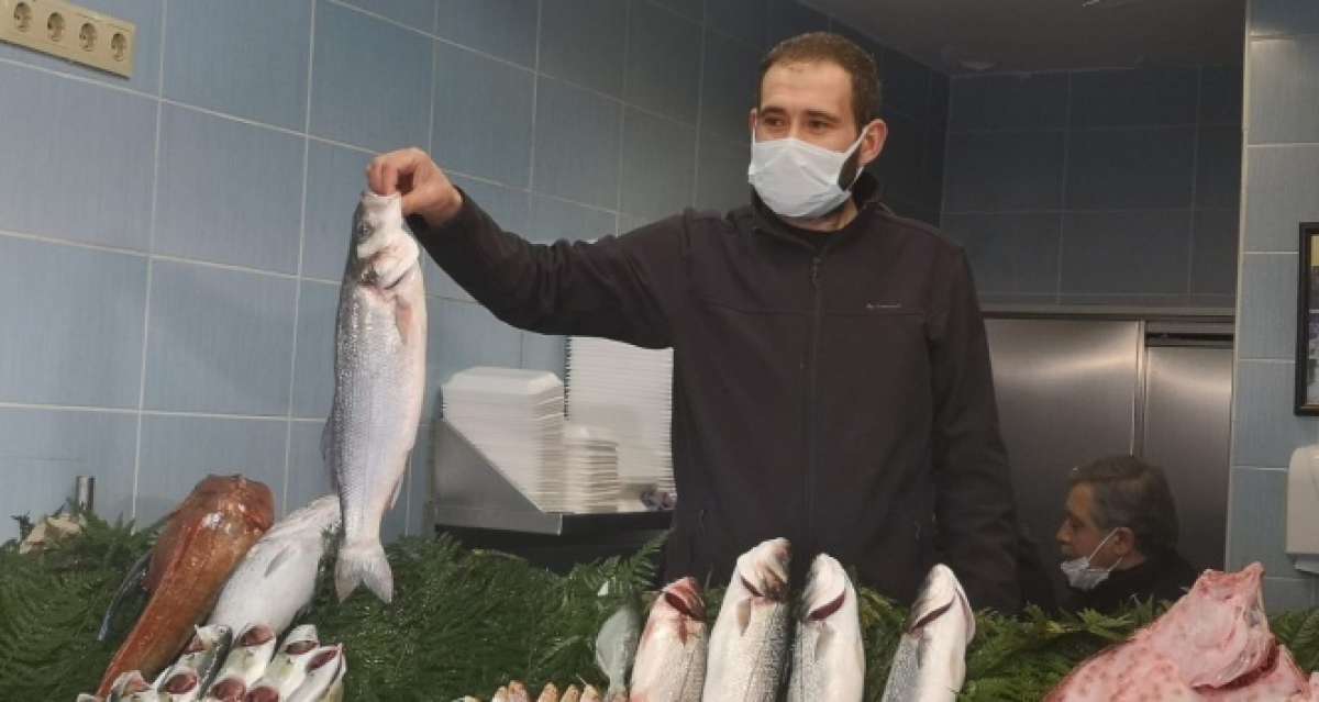 Cumhurbaşkanı Erdoğan, Çengelköy'de balık aldı