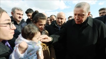 Cumhurbaşkanı Erdoğan, depremden etkilenen Adıyaman'da çadır kenti ziyaret etti