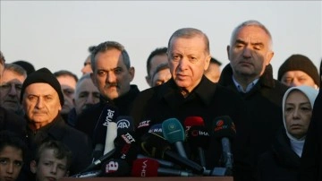 Cumhurbaşkanı Erdoğan, depremden etkilenen Malatya'da çadır kenti ziyaret etti