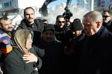 Cumhurbaşkanı Erdoğan depremin vurduğu Pazarcık'ta incelemelerde bulundu