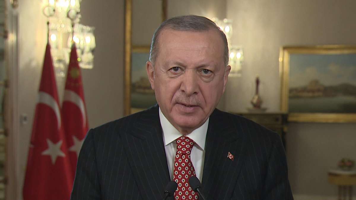 Cumhurbaşkanı Erdoğan: Gençlerimizle adım adım, büyük ve güçlü...