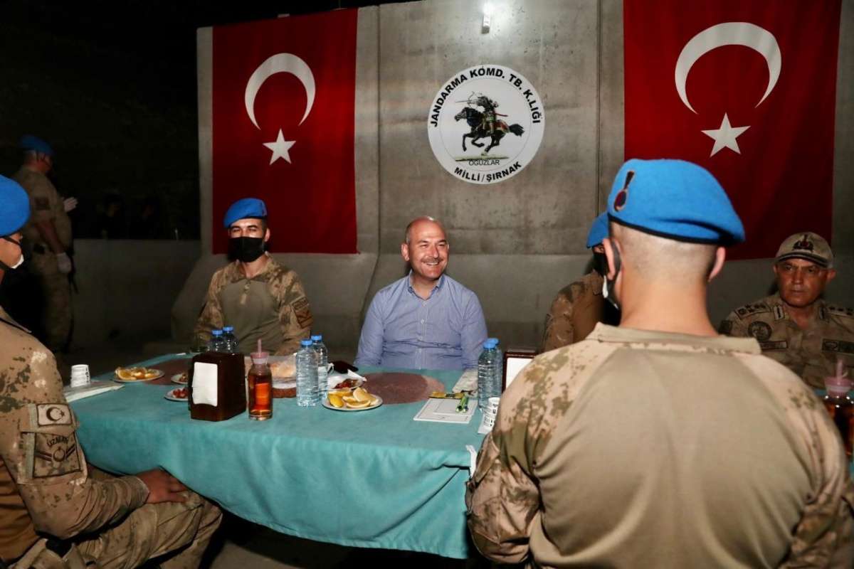 Cumhurbaşkanı Erdoğan, Üs Bölgesi'ndeki askerin bayramını kutladı