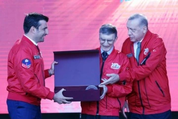Cumhurbaşkanı Erdoğan ve Aliyev, TEKNOFEST’te kazanan takımlara ödüllerini verdi