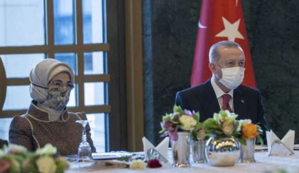 Cumhurbaşkanı Erdoğan ve eşi Emine Erdoğan, sağlık çalışanı kadınlarla bir araya geldi