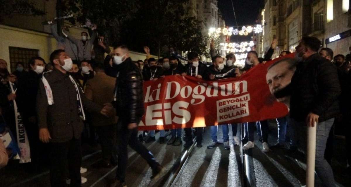 Cumhurbaşkanı Erdoğan'a AK Parti'li gençlerden İstiklal Caddesi'nde doğum günü sürprizi