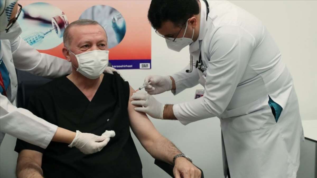Cumhurbaşkanı Erdoğan'a Kovid-19 aşısının ilk dozu uygulandı