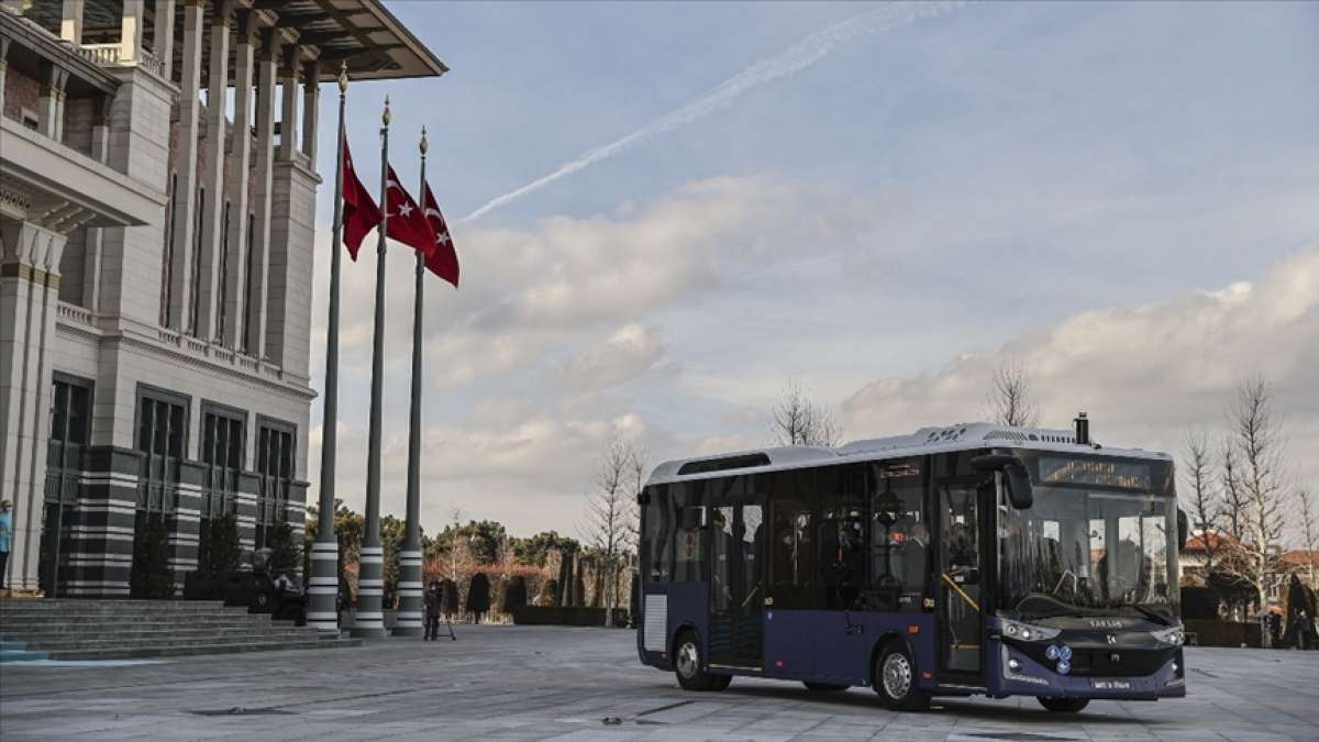 Cumhurbaşkanı Erdoğan'dan elektrikli seri üretim 4. seviye sürücüsüz otobüs paylaşımı