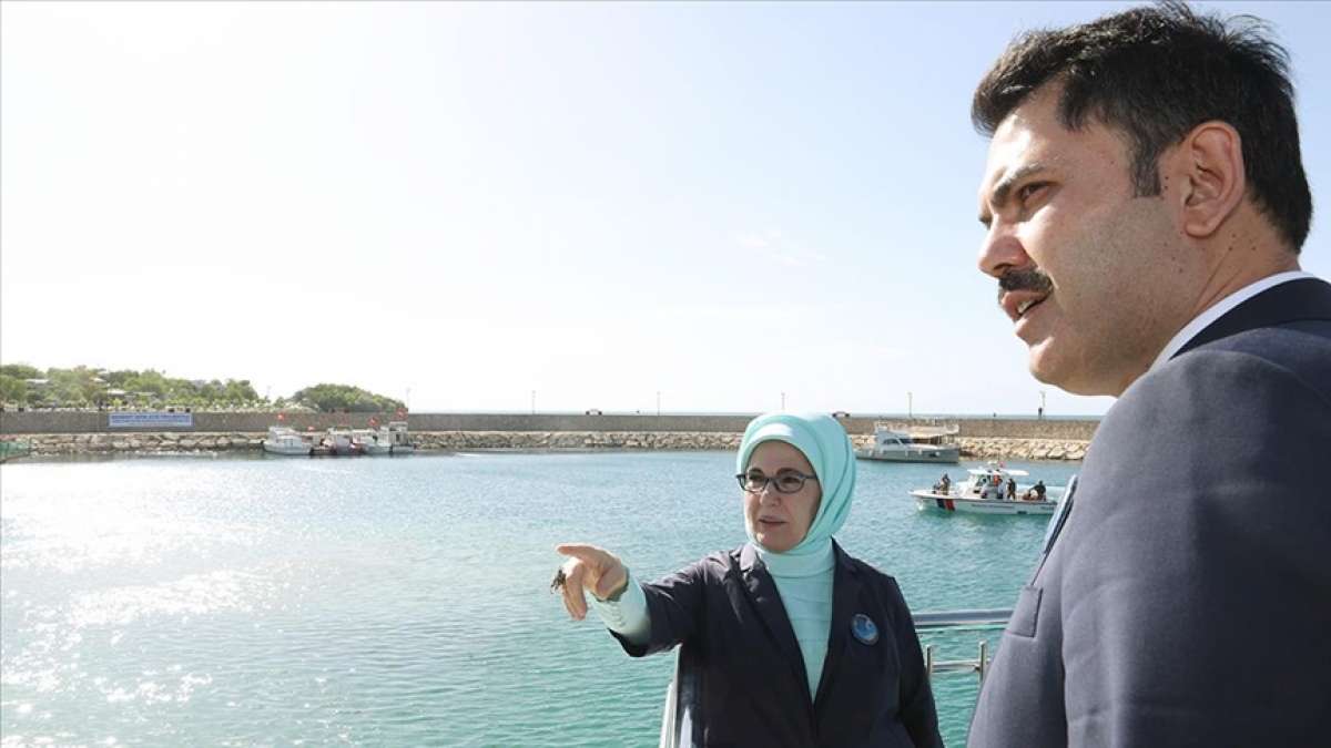 Cumhurbaşkanı Erdoğan'ın eşi Emine Erdoğan ve Bakan Kurum Van'daki arıtma tesisini gezdi