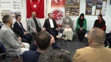 Cumhurbaşkanı Yardımcısı Oktay, Batı Londra Türk Gönüllüleri Derneğini ziyaret etti