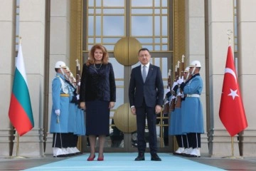 Cumhurbaşkanı Yardımcısı Oktay, Bulgaristan Cumhurbaşkanı Yardımcısı Yotova ile bir araya geldi