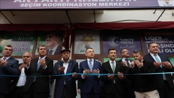 Cumhurbaşkanı Yardımcısı Oktay, Nallıhan'da seçim koordinasyon merkezinin açılışına katıldı:
