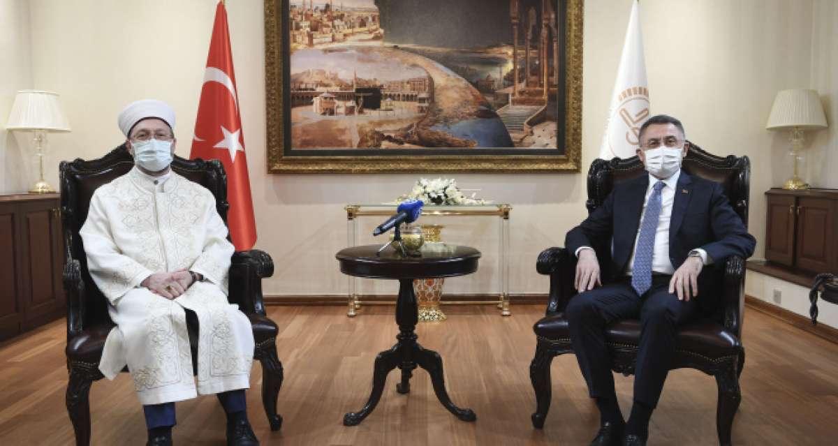 Cumhurbaşkanı Yardımcısı Oktay'dan Diyanet İşleri Başkanı Erbaş'a geçmiş olsun ziyareti