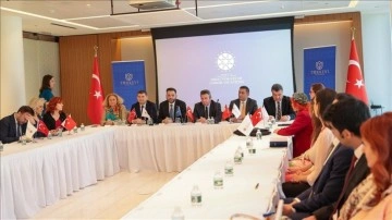 Cumhurbaşkanlığı İletişim Başkanlığı heyeti, T&uuml;rkevi'nde yabancı basınla bir araya geldi