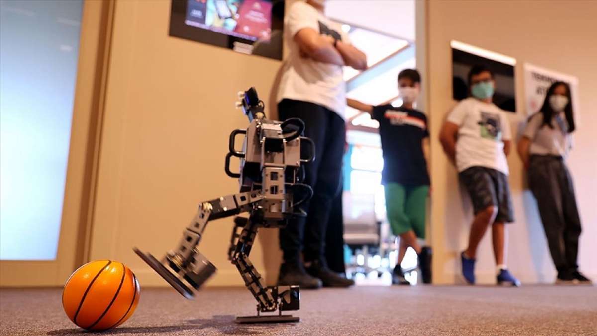 Cumhurbaşkanlığı Millet Kütüphanesi'nde 'İnsansı Robot' eğitimleri veriliyor