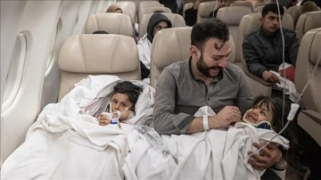 Cumhurbaşkanlığına ait "TUR" uçağı deprem bölgesinden 52 yaralıyı Ankara'ya nakletti