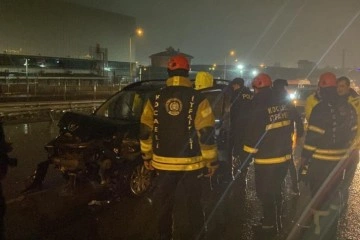 D-100&rsquo;de bariyere &ccedil;arpan hafif ticari aracın s&uuml;r&uuml;c&uuml;s&uuml; yaralandı