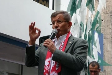 Davutoğlu’nun Sivas ziyaretinde arbede