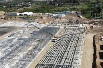 Defne Devlet Hastanesi inşası 1 Mayıs’ta da devam ediyor