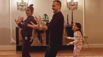 Demet Akalın, eşi Okan Kurt ve kızı Hira ile TikTok'taki dans akımına uydu