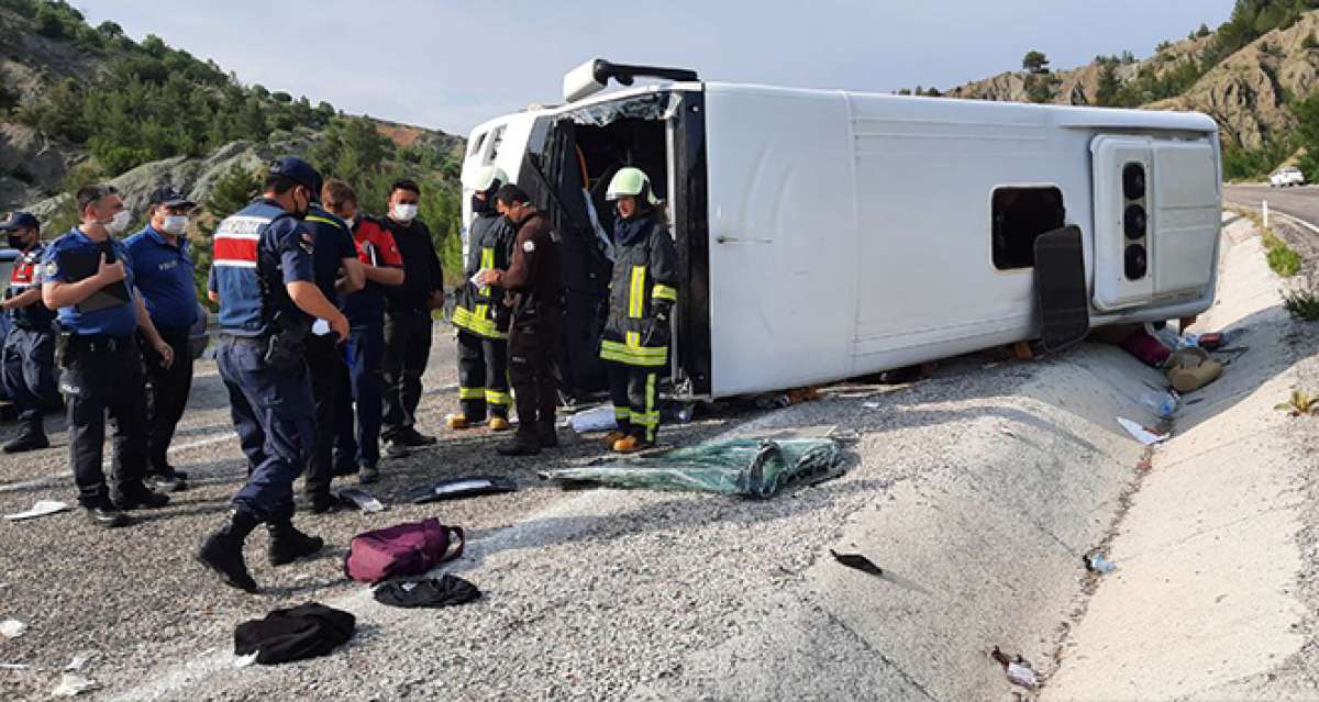 Denizli'de tur otobüsü devrildi: Çok sayıda yaralı öğrenci var