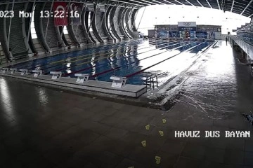 Deprem anında havuz taştı, o anlar kamerada