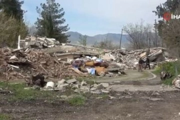 Deprem mahalleyi yıktı geçti, 20 evden sadece 4'ü ayakta kaldı: 18 kişi can verdi