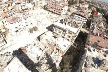 Deprem sonrası enkaza dönen binalar böyle görüntülendi