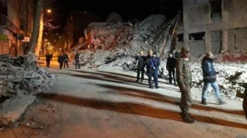 Deprem sonrası Malatya'da 4 katlı bina çöktü