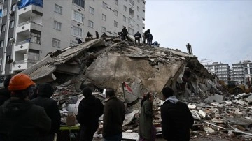 Depremde 100 kişinin öldüğü binanın inşası da güçlendirilmesi de projesiz ve ruhsatsız yapılmış