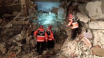 Depremde hayat kurtaran JAK timi Kartalkaya'da görev başında