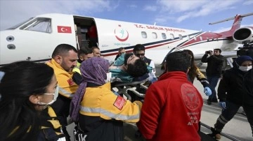 Depremde yaralanan 6 kişi Adana'dan Ankara'ya ambulans uçaklarla getirildi