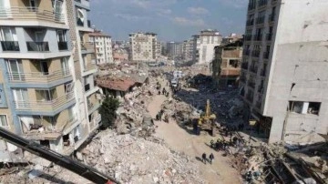 Depremde yıkılan iki binada dehşete düşüren detay! Beton yerine kullandıkları malzeme...
