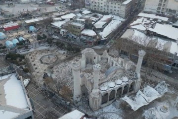 Depremin yıktığı Yeni Cami yeniden aslına uygun inşa edilecek
